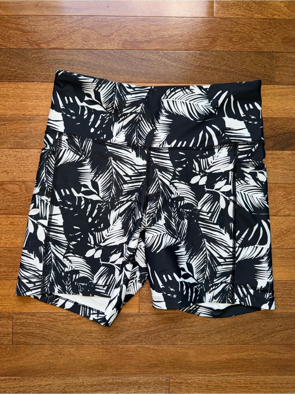 Old Navy Black & White Tropical Leaf High-Rise Athletic Shorts